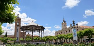El título de ciudad, Alcalá de Henares El Paseo, plaza de Cervantes, Alcalá de Henares