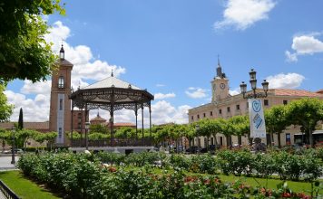 El título de ciudad, Alcalá de Henares El Paseo, plaza de Cervantes, Alcalá de Henares