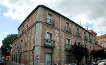 Colegio menor de Santa María de Regla y Santos Justo y Pastor o de León Colegio menor de Santa María de Regla y Santos Justo y Pastor o de León