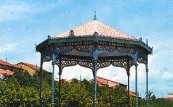 El quiosco de la música de la plaza de Cervantes de Alcalá de Henares El quiosco de la música de la plaza de Cervantes de Alcalá de Henares