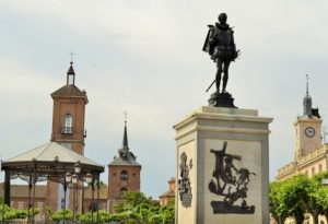 La estatua de Miguel de Cervantes de Alcalá de Henares