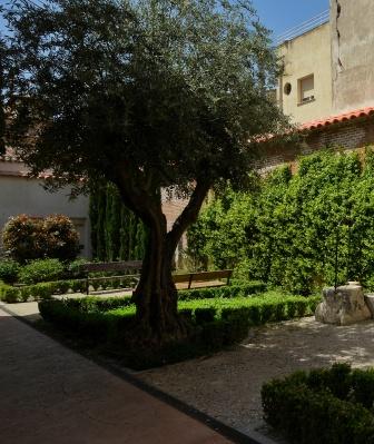 El jardín del antiguo Hospital de Antezana