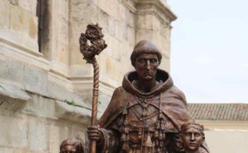 La lonja de la Catedral Magistral de Alcalá de Henares La lonja de la Catedral Magistral de Alcalá de Henares
