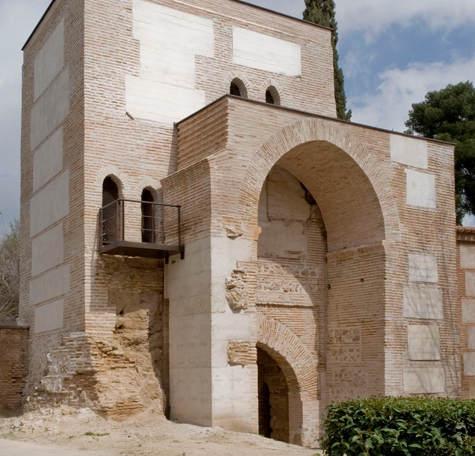 La puerta norte o de Burgos, muralla de Alcalá de Henares