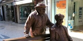 Sobre una escultura a Rafael A. Bordalo Pinheiro, Caldas da Rainha Sobre una escultura a Rafael A. Bordalo Pinheiro, Caldas da Rainha