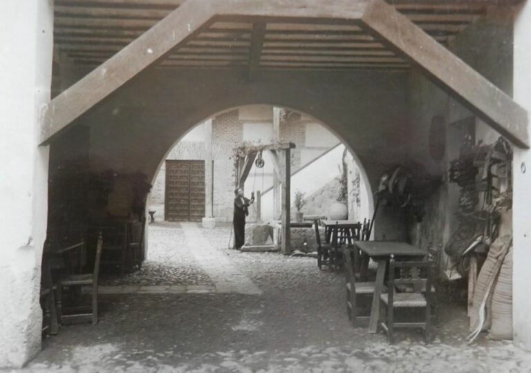 Temas Españoles, 1957, Hostería del Estudiante, Alcalá de Henares Temas Españoles, 1957, Hostería del Estudiante, Alcalá de Henares