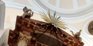 Dos tallas de la Virgen de la Misericordia en el Hospital de Antezana Religiosidad en torno al culto de Nuestra Señora de la Misericordia en el siglo XX, Hospital de Antezana