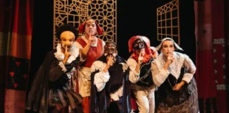 Enmudecer con hablar, teatro y visita guiada en el Corral de Comedias de Alcalá de Henares Enmudecer con hablar, Corral de Comedias de Alcalá de Henares